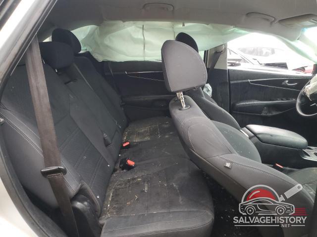 5XYPGDA54JG374117 2018 KIA SORENTO photo no. 11