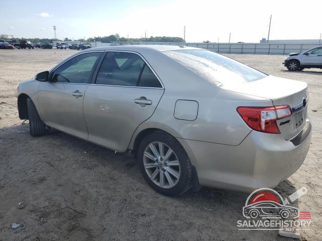 4T1BF1FK5EU405904 2014 TOYOTA CAMRY photo no. 2