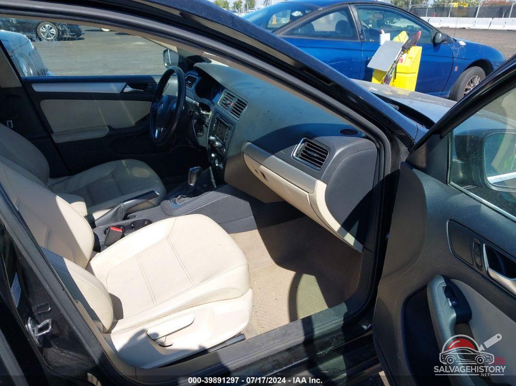 3VWLX7AJ8CM400508 2012 VOLKSWAGEN JETTA photo no. 5