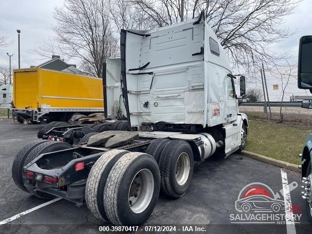 4V4NC9EH4JN979756 2018 VOLVO VNL photo no. 4