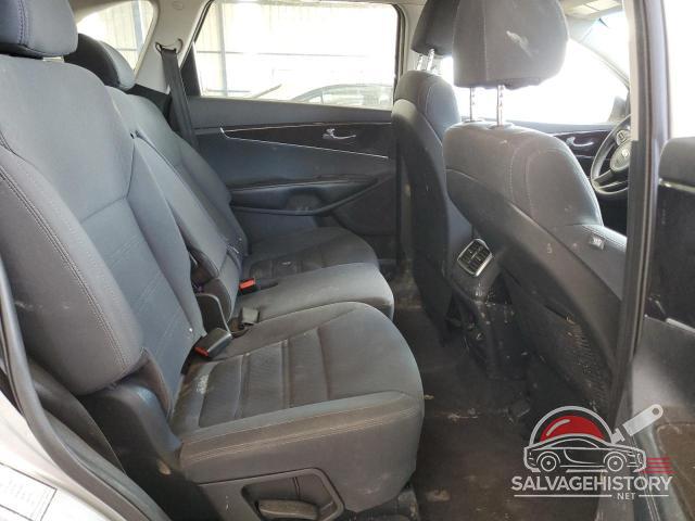 5XYPGDA57JG351818 2018 KIA SORENTO photo no. 11