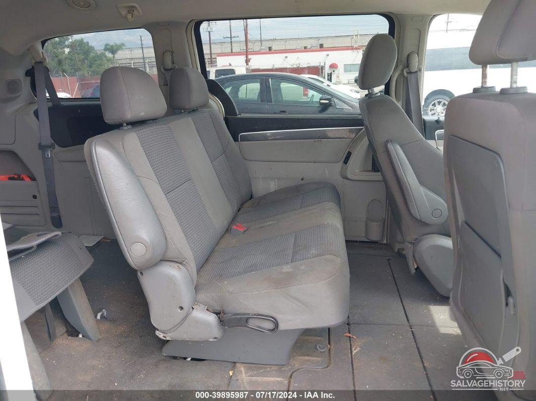 2V4RW4D13AR174321 2010 VOLKSWAGEN ROUTAN photo no. 8