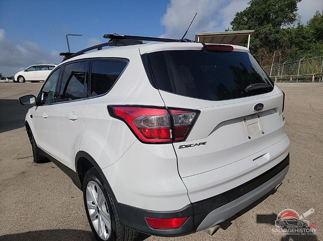 1FMCU0GD8HUE56290 2017 FORD ESCAPE photo no. 2