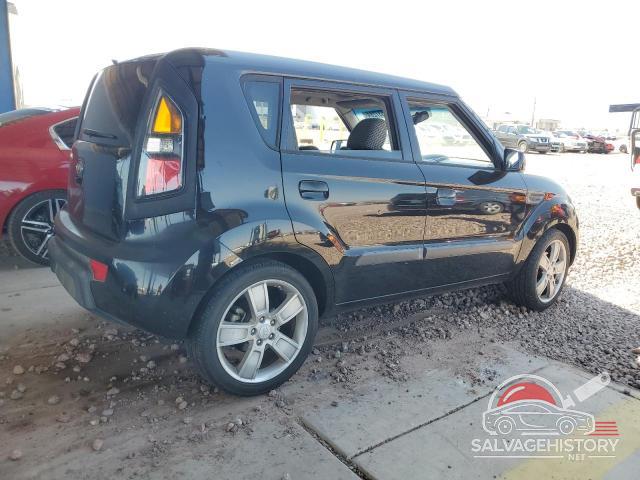 KNDJT2A20A7038621 2010 KIA SOUL photo no. 3