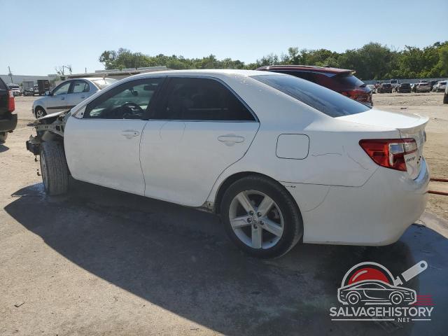 4T1BF1FK8EU833918 2014 TOYOTA CAMRY photo no. 2