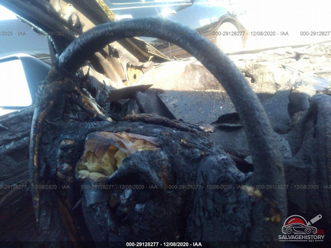 1FAHP3FN7AW205631 2010 FORD FOCUS photo no. 7