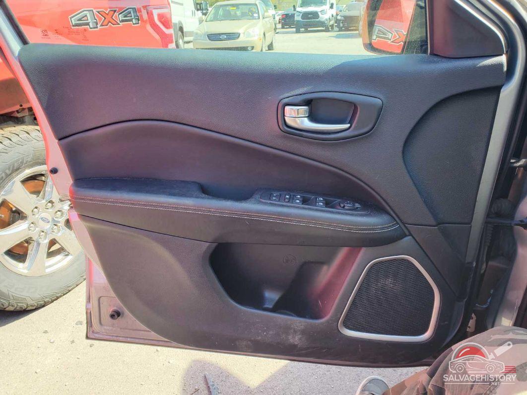 3C4NJCBB3KT684213 2019 JEEP COMPASS photo no. 3