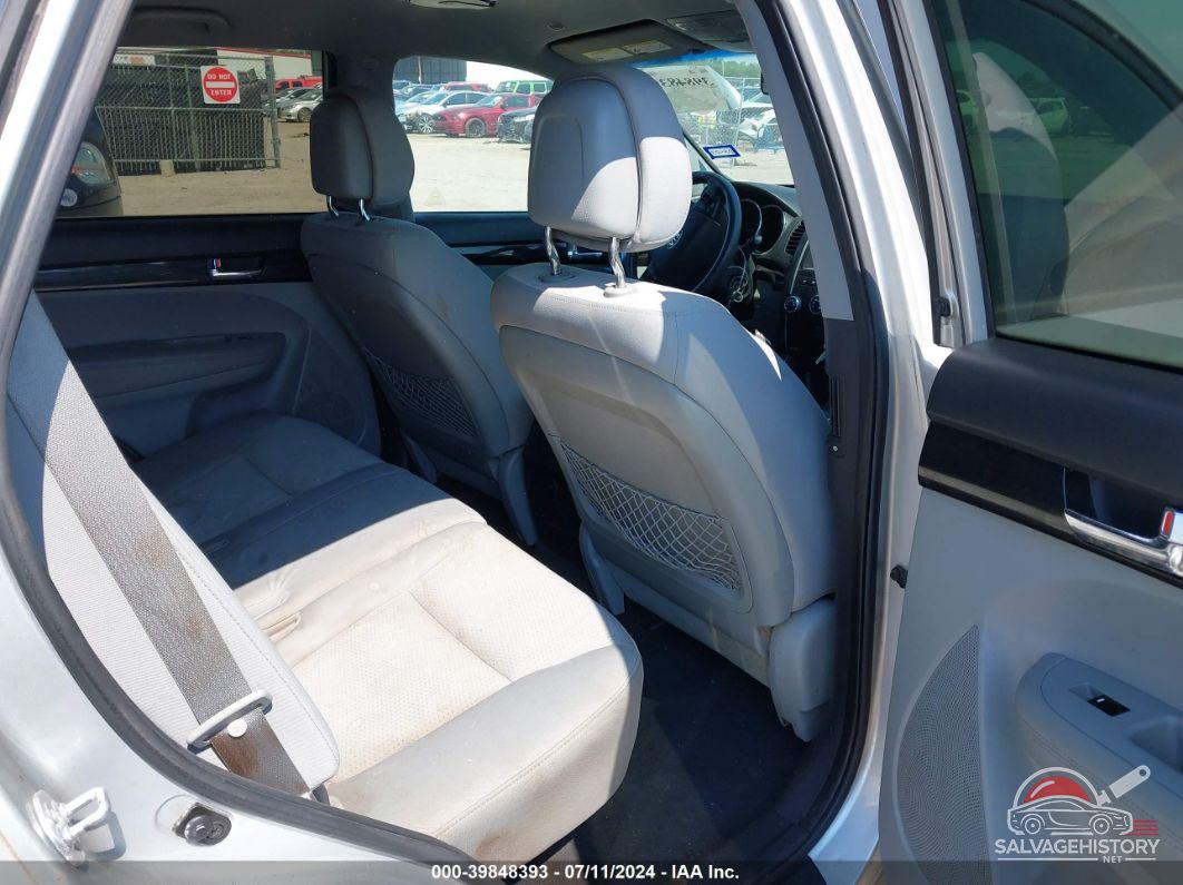 5XYKTCA13BG024928 2011 KIA SORENTO photo no. 8